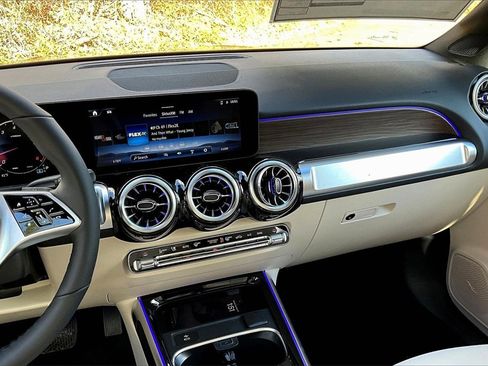 New 2026 Mercedes-Benz GLB 250 4MATIC image 7