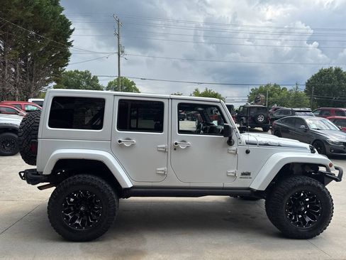 Used 2014 Jeep Wrangler Unlimited Sahara AWD/4WD image 6
