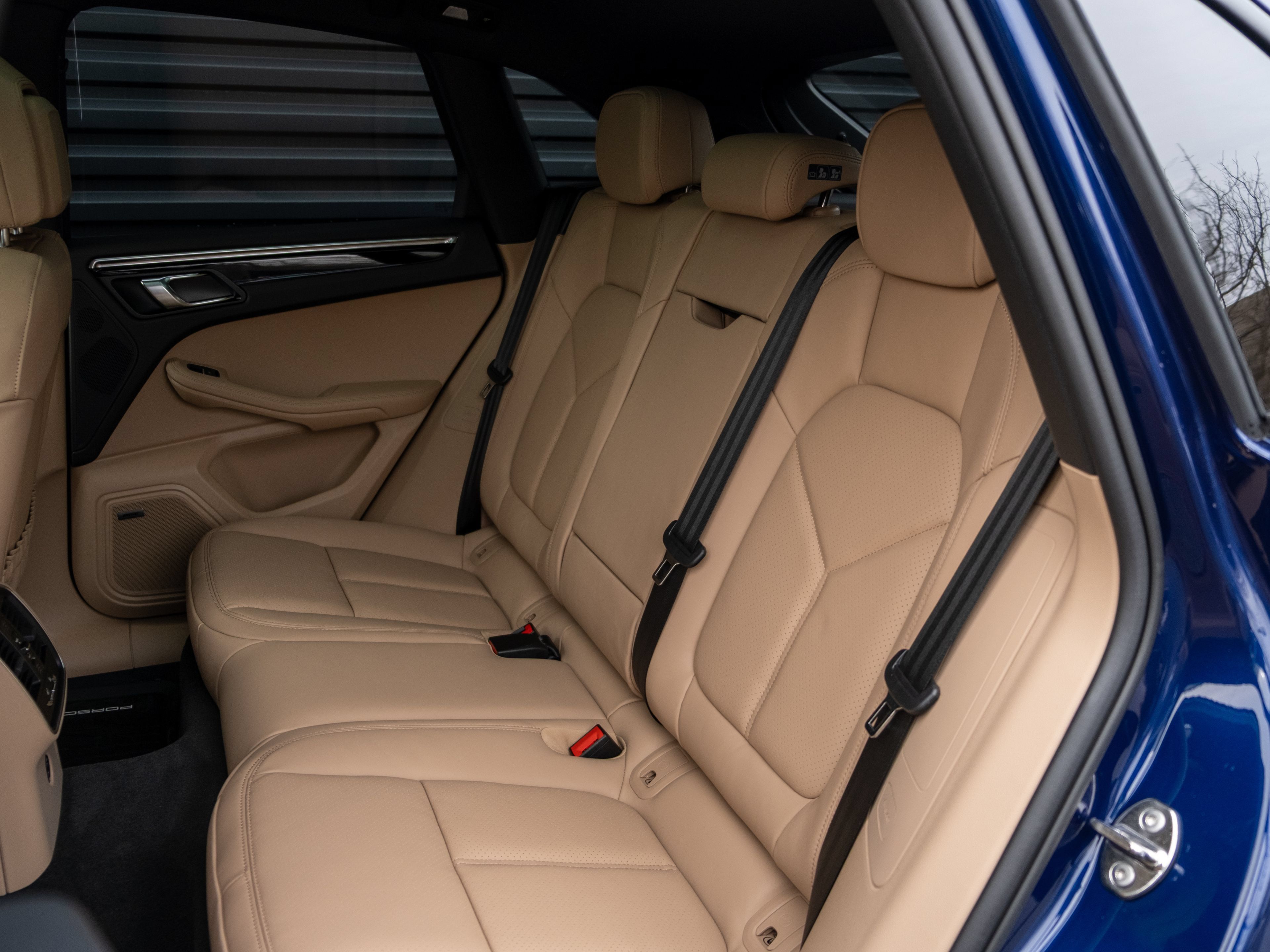Certified 2026 Porsche Macan AWD/4WD image 37