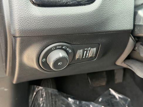 Used 2021 Jeep Compass Latitude w/ Sun and Sound Group FWD image 19