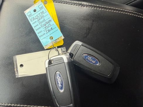 Used 2020 Ford Explorer XLT w/ Equipment Group 202A AWD/4WD image 35