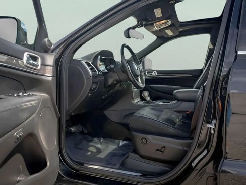 Used 2018 Jeep Grand Cherokee Overland image 18