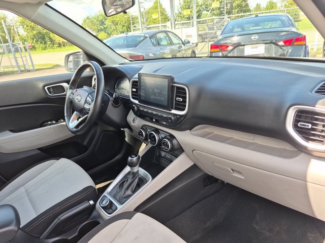 Used 2025 Hyundai Venue SEL FWD image 20