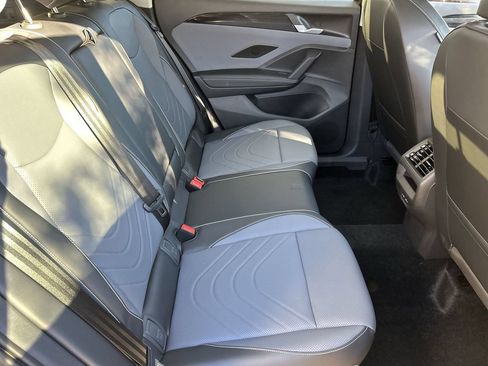 New 2026 Volkswagen Tiguan SE FWD image 9