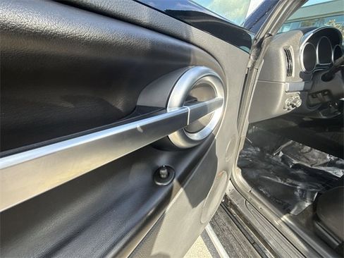 Used 2004 Chevrolet SSR w/ Preferred Equipment Group image 13