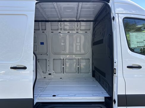 New 2026 Mercedes-Benz Sprinter 2500 image 9