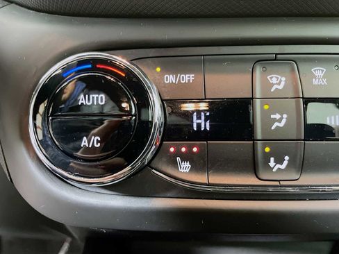 Used 2023 Chevrolet TrailBlazer RS w/ Convenience Package image 18