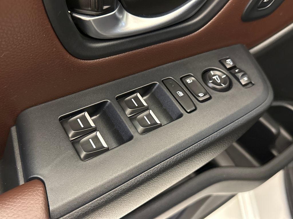 Used 2025 Honda Pilot Elite image 23