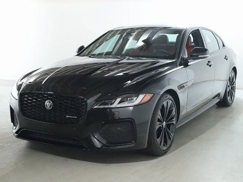 Used 2024 Jaguar XF R-Dynamic SE image 3