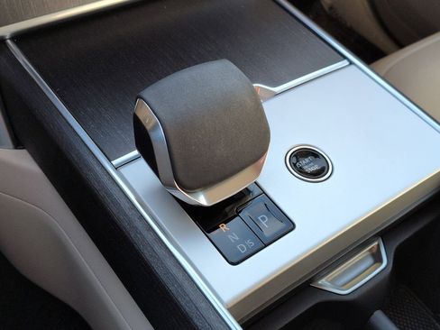 Used 2024 Land Rover Range Rover SE image 18