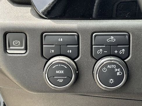 Used 2024 Chevrolet Silverado 2500 LT AWD/4WD image 20