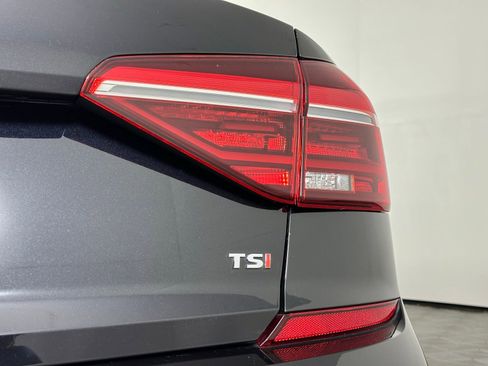 Used 2018 Volkswagen Passat 2.0T R-Line w/ R-Line Lighting Package image 13