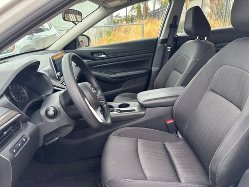 Used 2025 Nissan Altima 2.5 SV FWD image 27
