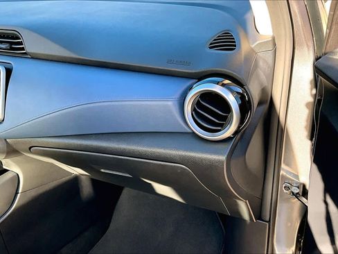 Used 2025 Nissan Versa SV image 18