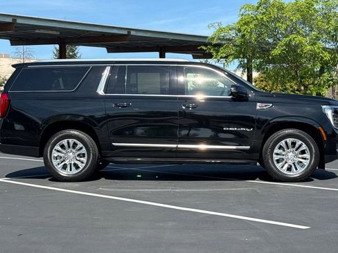 Used 2025 GMC Yukon XL Denali image 10