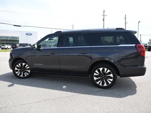 Used 2025 Ford Expedition Max Platinum w/ Driver's Package AWD/4WD image 11