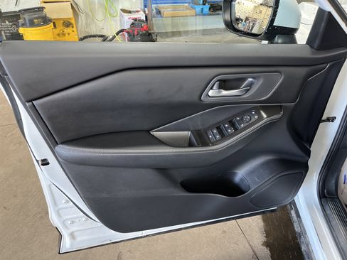 Used 2025 Nissan Rogue SV image 16