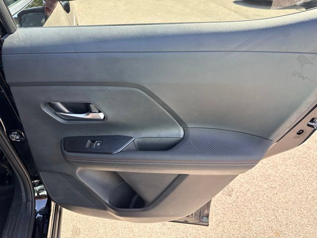 Used 2025 Nissan Kicks SR AWD/4WD image 11