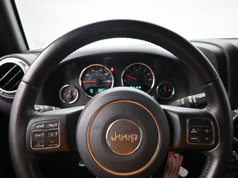 Used 2018 Jeep Wrangler Unlimited Sahara w/ Connectivity Group AWD/4WD image 13