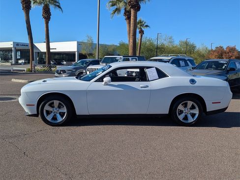 Used 2023 Dodge Challenger SXT image 4