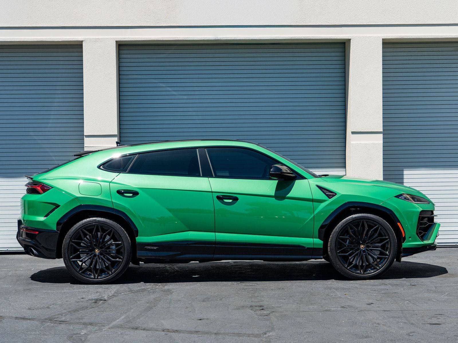 Used 2025 Lamborghini Urus Performante AWD/4WD image 8