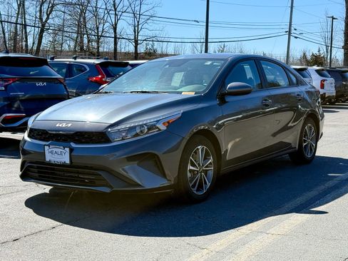 Used 2023 Kia Forte LXS FWD image 3
