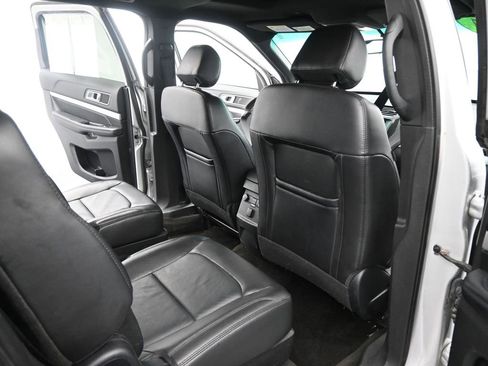 Used 2017 Ford Explorer XLT w/ Equipment Group 202A image 19