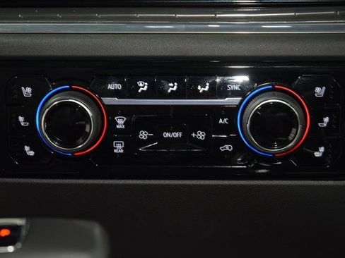 Used 2024 Chevrolet Silverado 1500 High Country w/ High Country Premium Package image 31