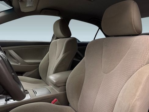 Used 2011 Toyota Camry LE image 5