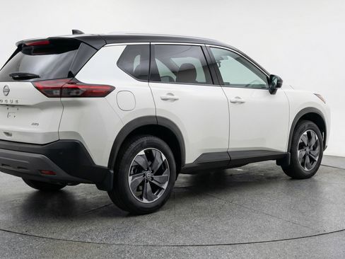 Used 2025 Nissan Rogue SV AWD/4WD image 9