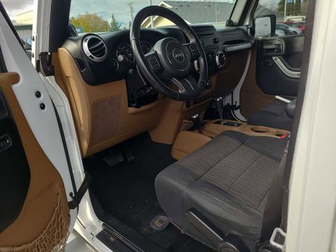Used 2012 Jeep Wrangler Unlimited Sahara w/ Connectivity Group image 10
