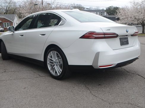 Used 2025 BMW 530i xDrive 530i xDrive (MSRP $65,150) image 23