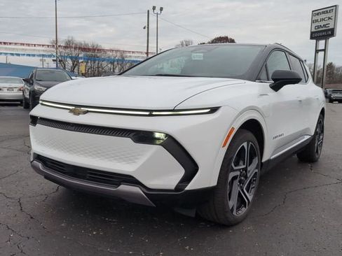 Used 2025 Chevrolet Equinox EV LT w/ Convenience Package II image 3