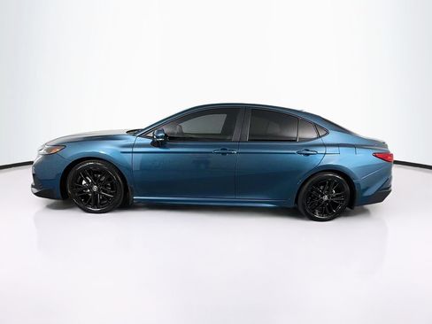 Used 2025 Toyota Camry SE FWD image 6