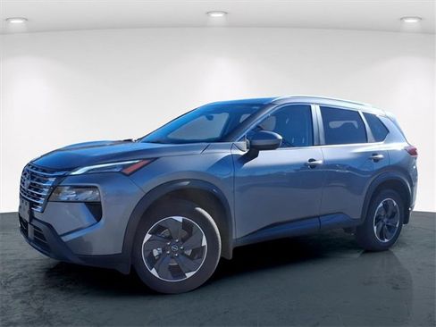 Used 2025 Nissan Rogue SV w/ SV Premium Package image 2