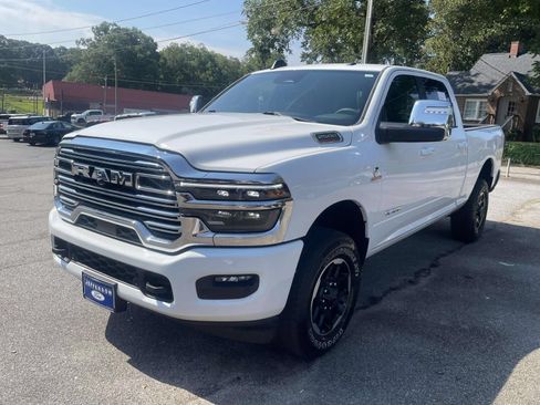 Used 2026 RAM 2500 Laramie AWD/4WD image 11