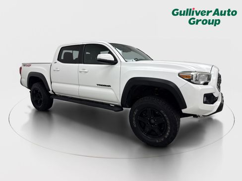 Used 2018 Toyota Tacoma TRD Off-Road image 12