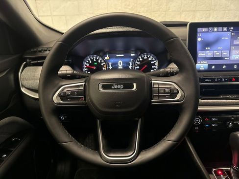 Used 2023 Jeep Compass Latitude image 15