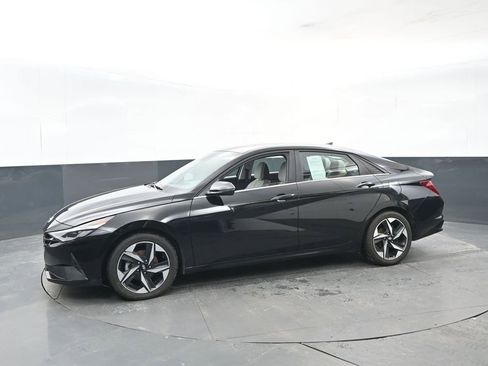 Used 2022 Hyundai Elantra Limited image 2