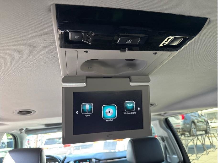 Used 2019 Chevrolet Suburban LT AWD/4WD image 43