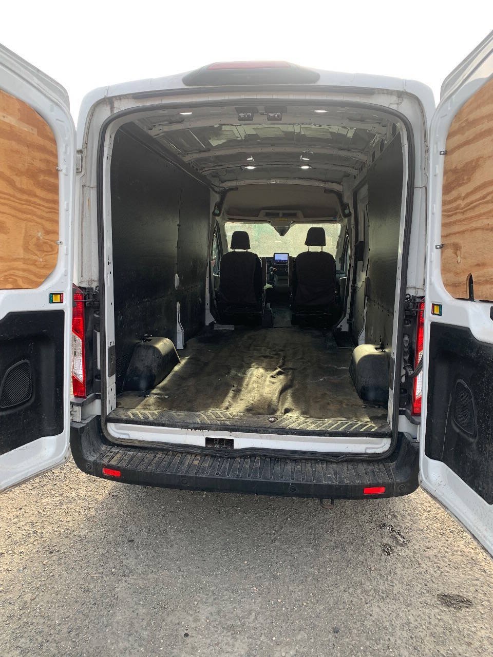 Used 2020 Ford Transit 250 Medium Roof w/ Interior Upgrade Package RWD image 4