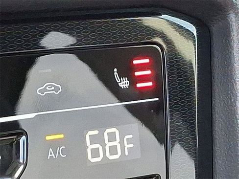 New 2025 Volkswagen Taos SE image 21