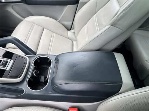 Used 2023 Porsche Cayenne Turbo S image 24