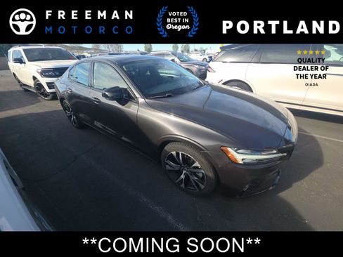 Used 2024 Volvo S60 B5 Core image 1