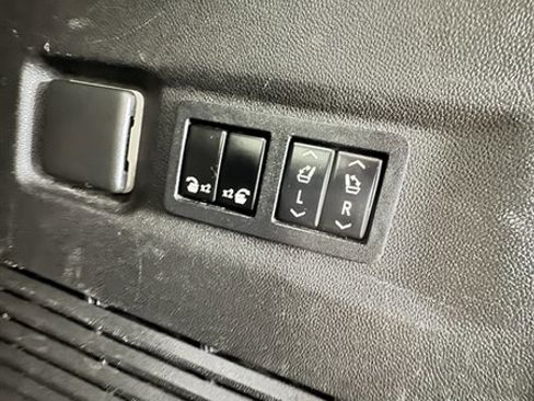 Used 2021 Chevrolet Suburban High Country w/ Premium Package image 13