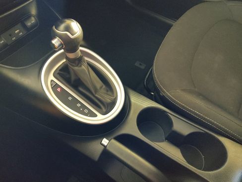 Used 2019 Kia Soul FWD image 26