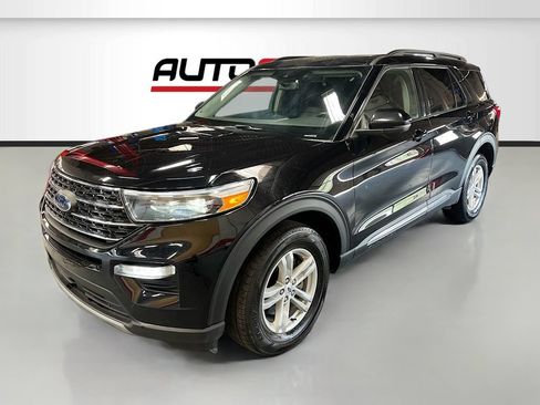 Used 2023 Ford Explorer XLT w/ Equipment Group 202A AWD/4WD image 3