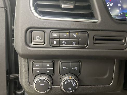 Used 2023 Chevrolet Tahoe Z71 w/ Luxury Package image 18