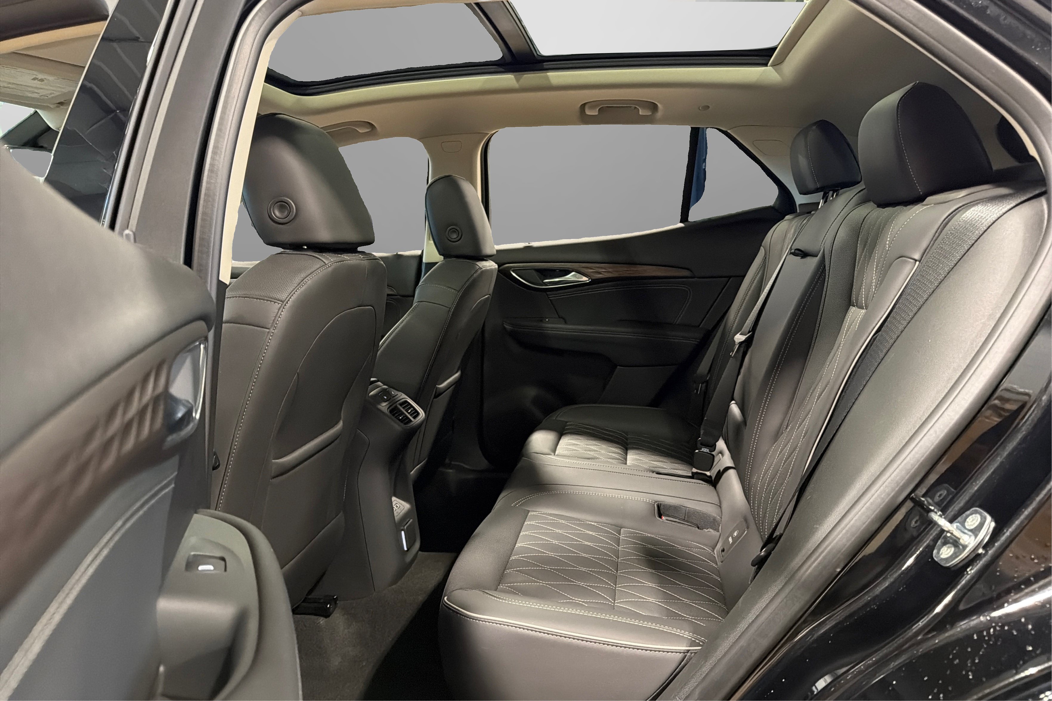 Used 2023 Buick Envision Avenir AWD/4WD image 40
