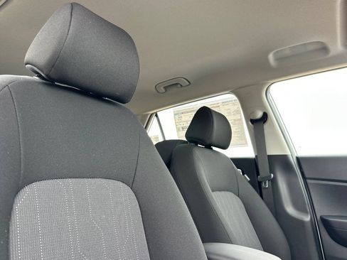 Used 2026 Hyundai Venue SE FWD image 16